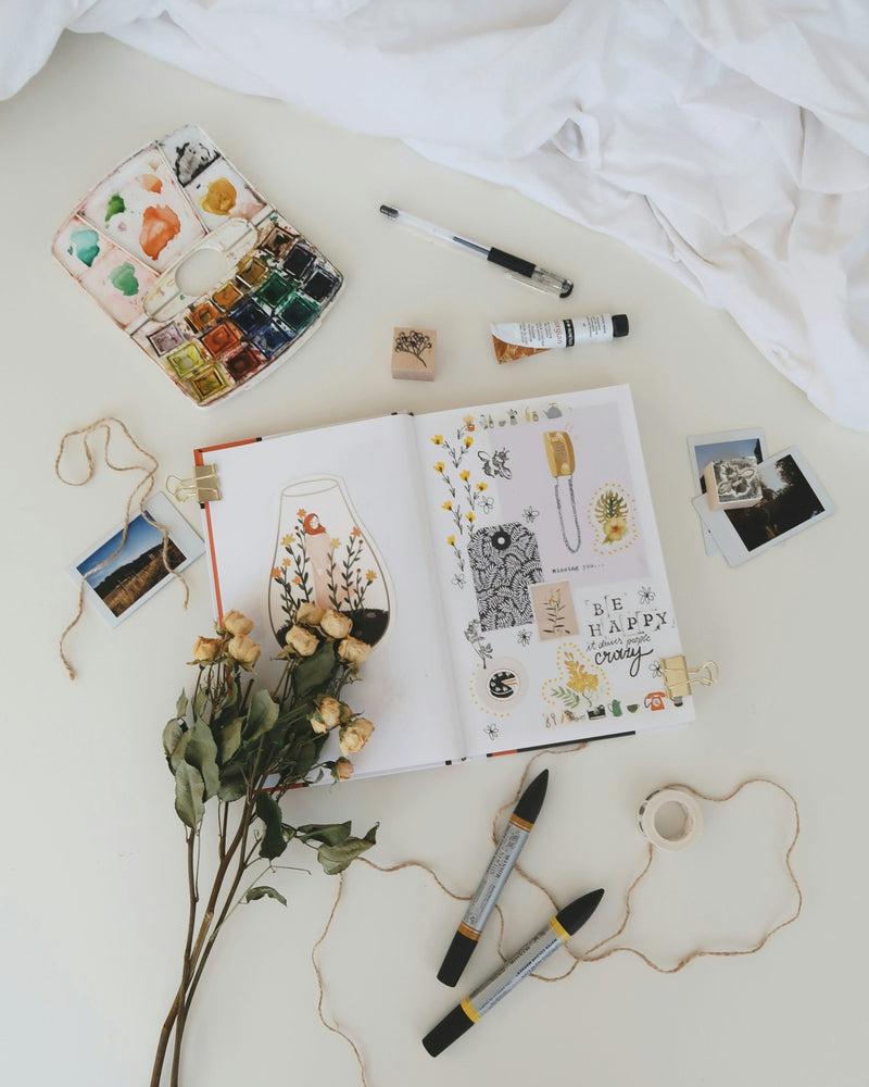 Carnet créatif : composer des pages avec papiers et collages